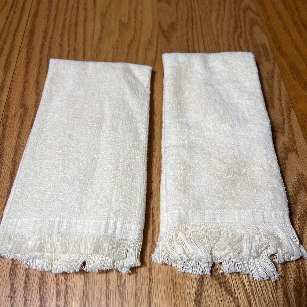 Vintage See Of 2 Red Cardinal Fingertip Towels Bathroom Decor Loved One Near
